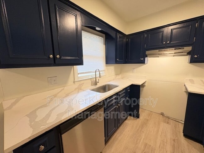 Building Photo - 106 Bonanza Dr