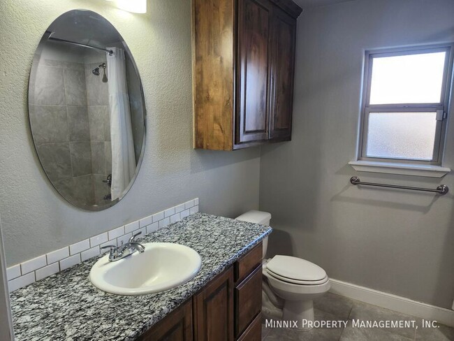 Building Photo - 5222 Jarvis St