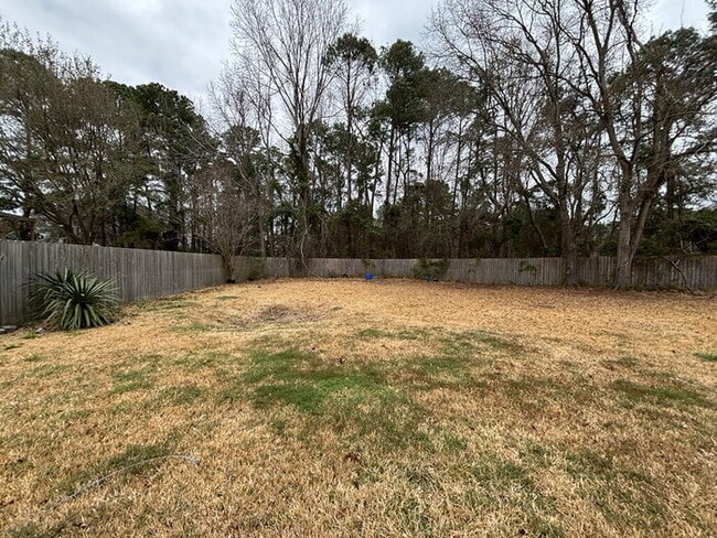 Building Photo - 115 Aylesbury Rd