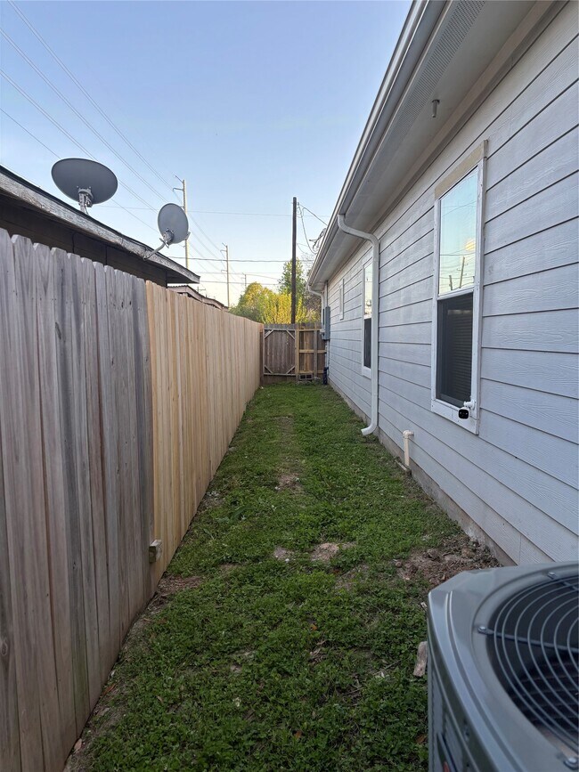 Building Photo - 339 Owens St