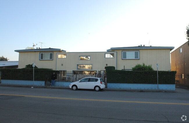 Building Photo - 5716 Tujunga Ave
