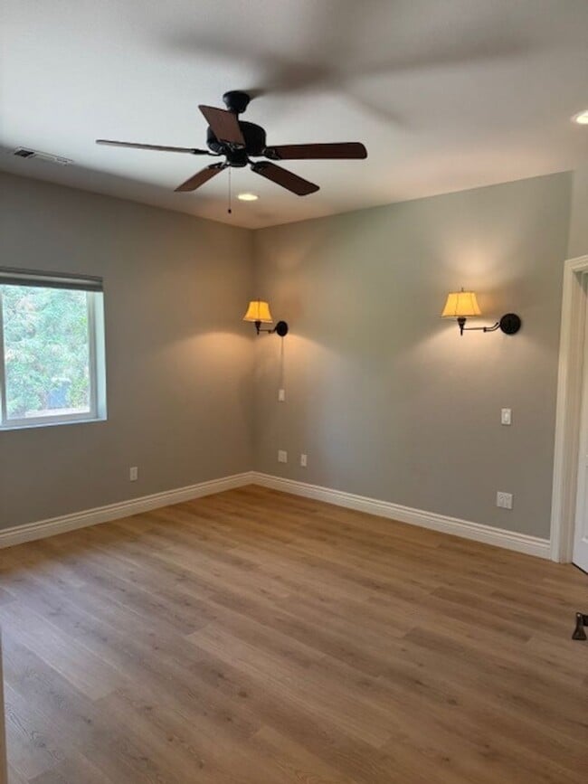 Building Photo - Stunning Westside Home with Landscaping!