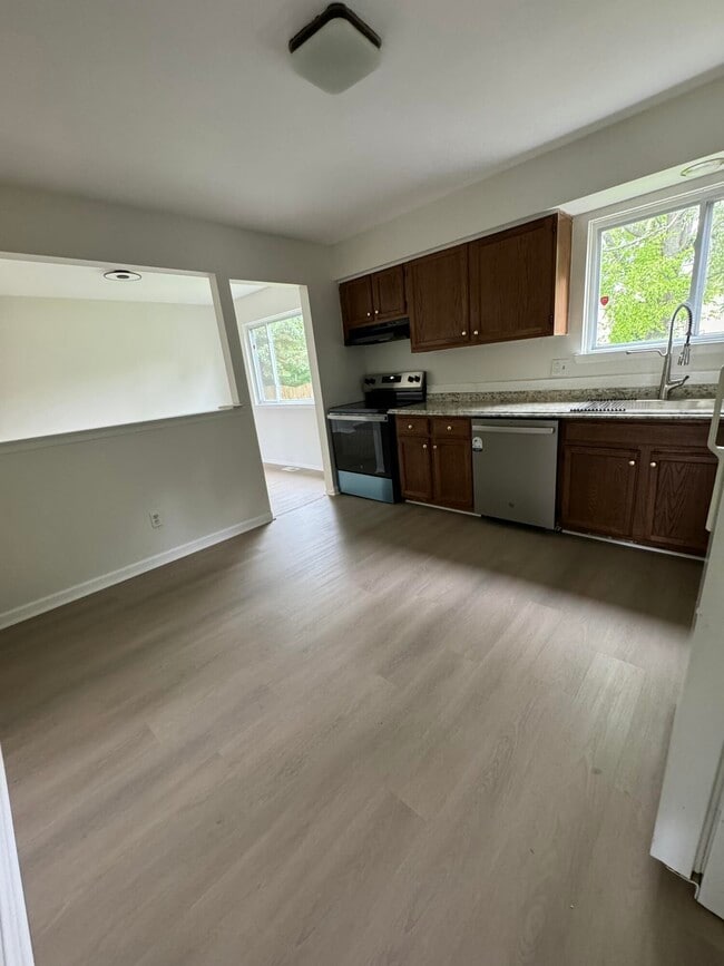 Building Photo - 3516 Beech Dr