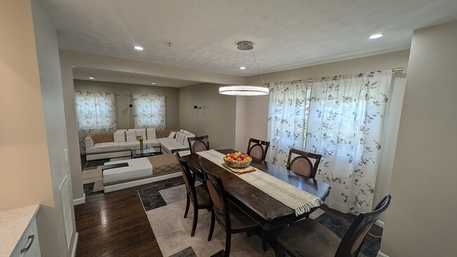Building Photo - 20 Winterberry Way