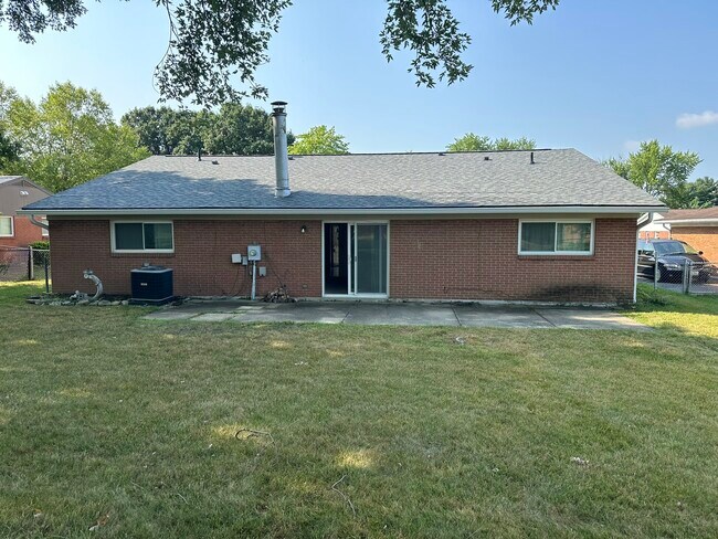 Building Photo - 180 Bombay Ave