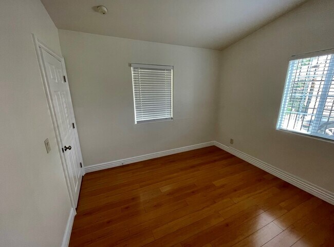 Building Photo - 15430 Archwood St
