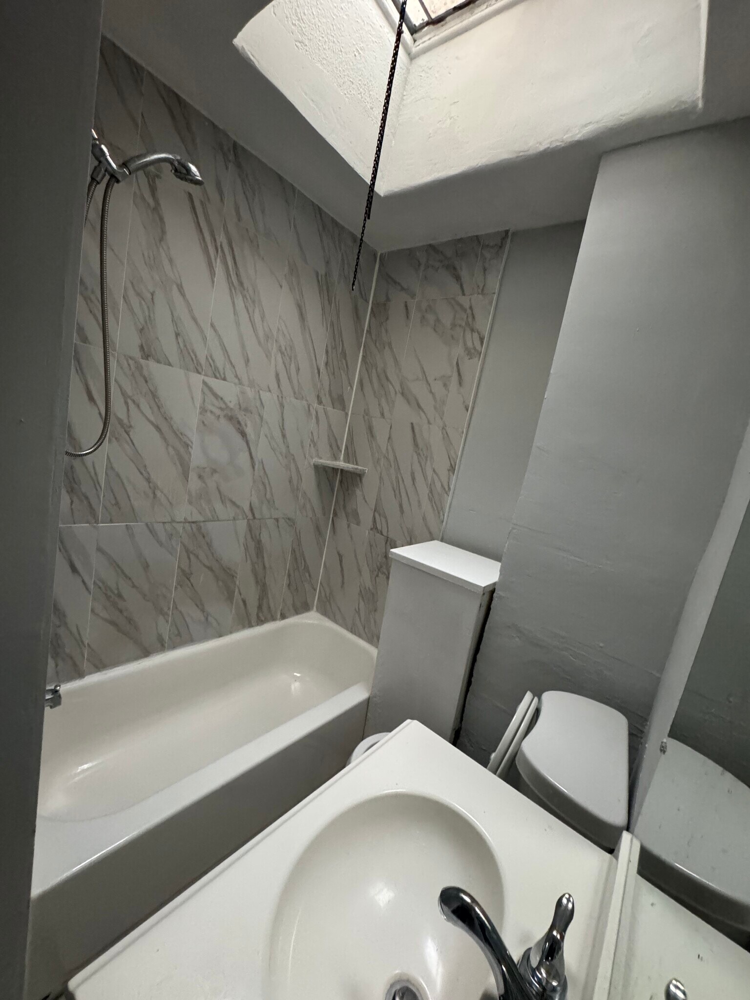 Building Photo - 841 Bridge St