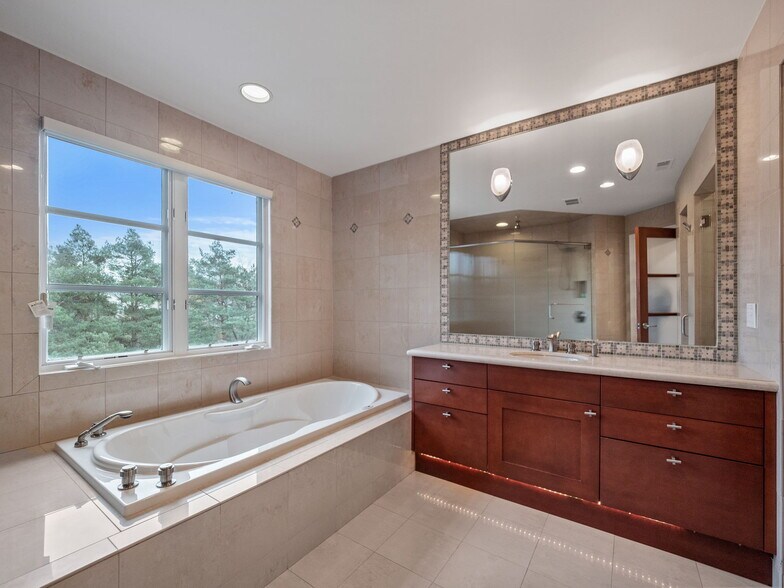 Building Photo - 3856 Vista Ln