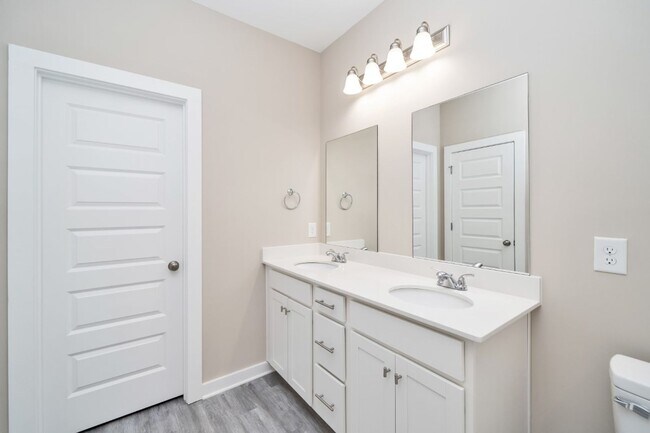 Building Photo - 5529 Blue Jay Cir