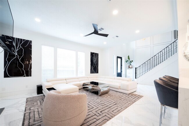 Building Photo - 4744 Post Oak Timber Dr