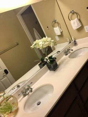 Guest Bathroom W Tub - 14066 Glendale Ct