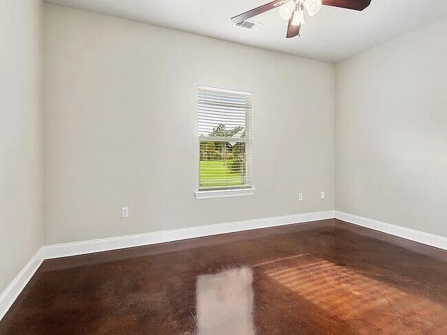 Building Photo - 46029 Lee Hughes Rd