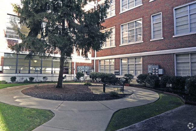 George Washington School Apartment - George Washington School Apartments