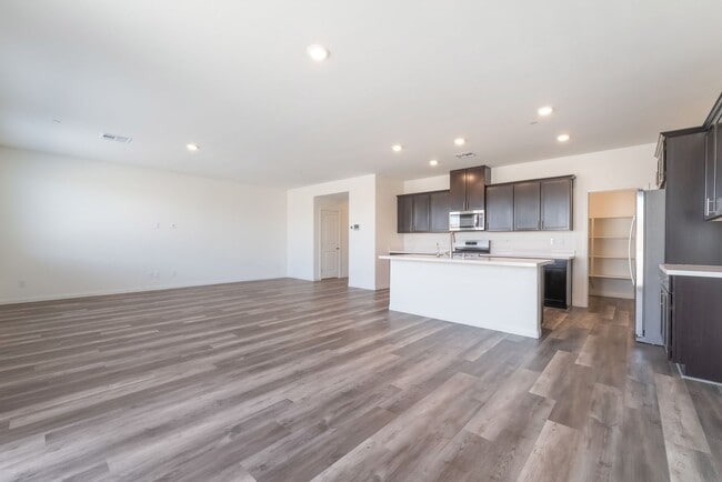 Building Photo - Brand-new 4-bedroom home located in the de...