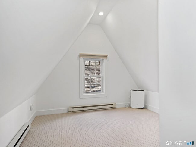 Building Photo - 212 New Canaan Ave