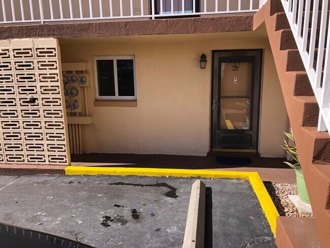 Building Photo - 2 bedroom 2 bath recent remodel Direct river front.