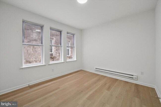 Building Photo - 5431 Walnut St