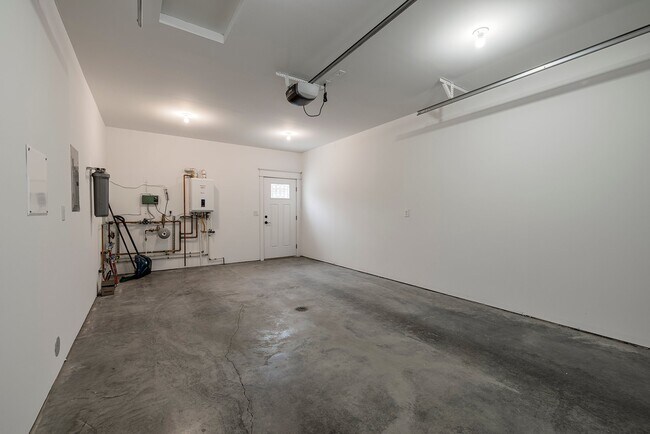 Building Photo - 751 W Seldon Rd