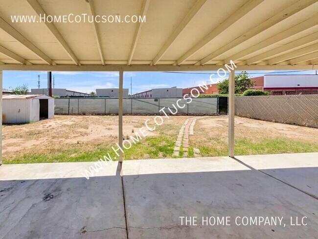 Building Photo - 3966 E Sylvane Dr