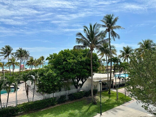 Building Photo - 2655 Collins Ave