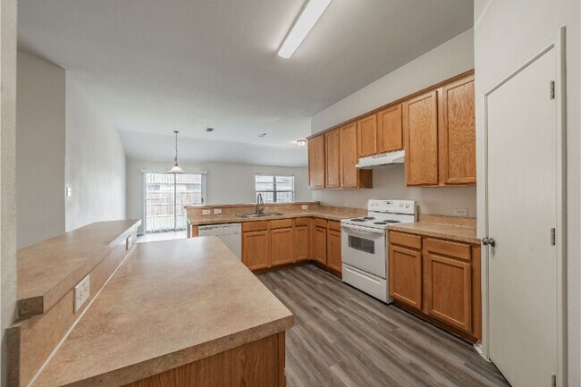 Building Photo - 636 Saddleway Dr