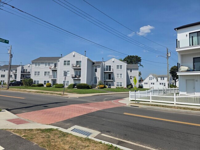 Building Photo - 215 Beach St