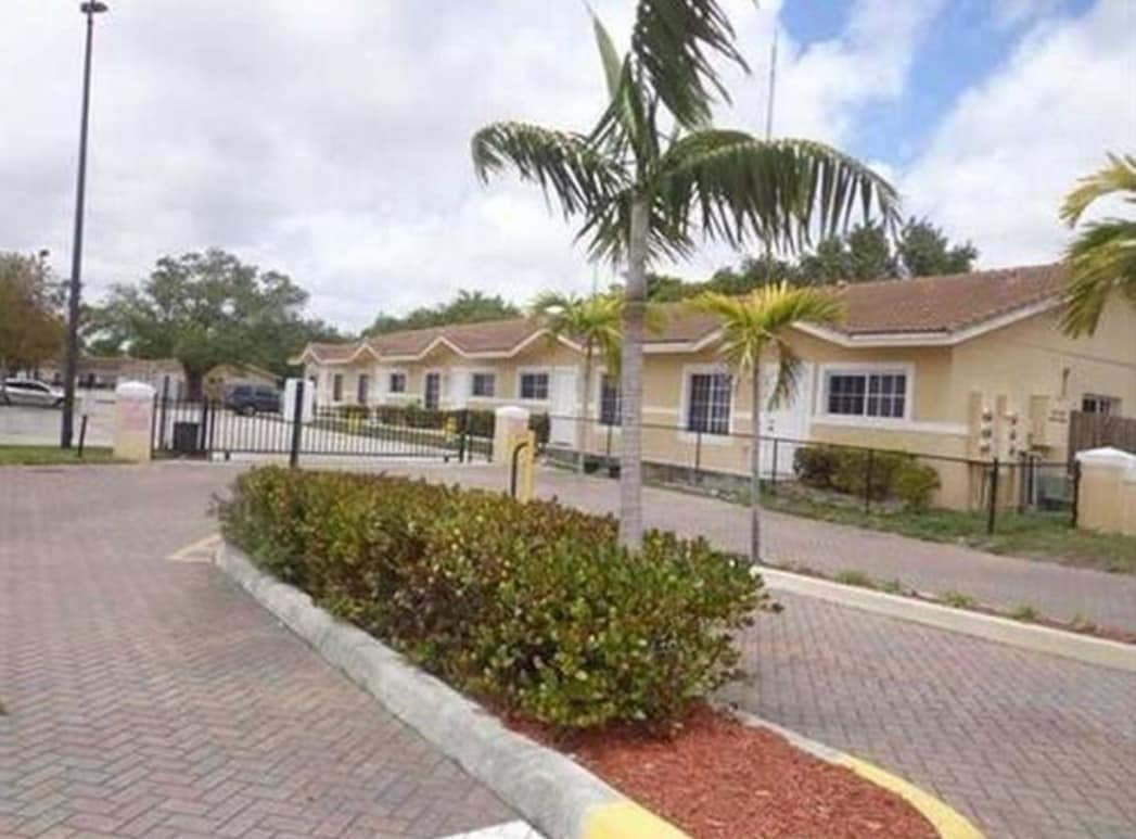 Primary Photo - 3868 SW 48th Ave