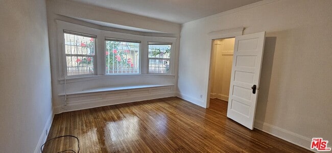 Building Photo - 1016 S Oxford Ave