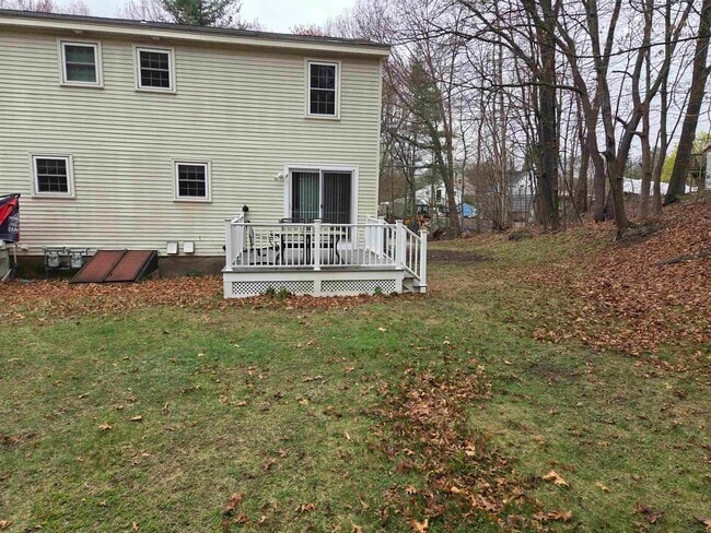 Building Photo - 16 River Rd