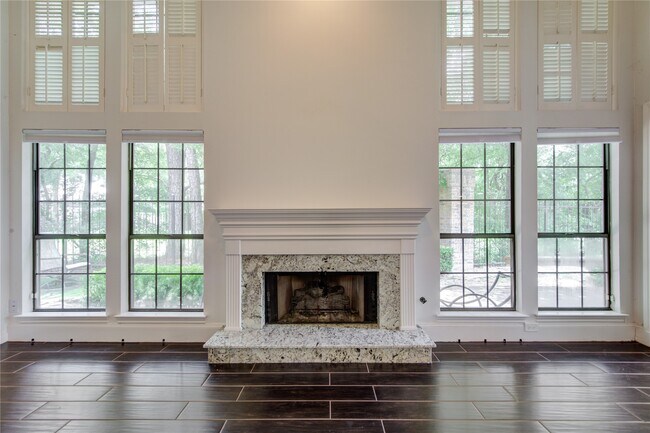 Building Photo - 25 Fairway Oaks Pl