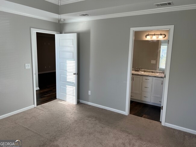 Building Photo - 1825 Chestnut Dr