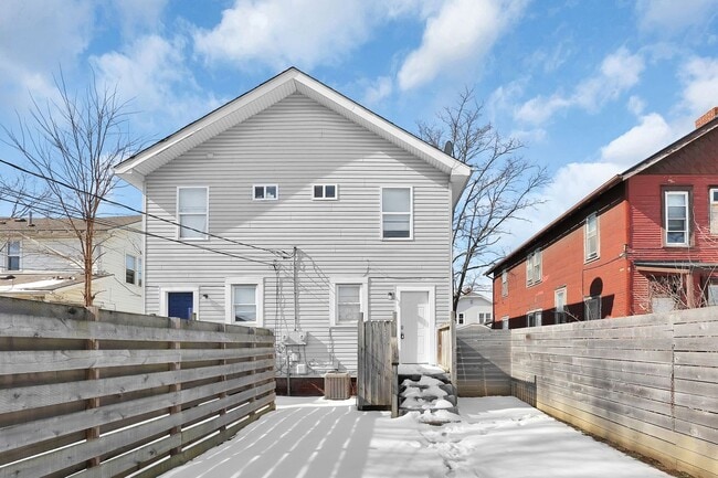 Building Photo - 816-818 Wager Street