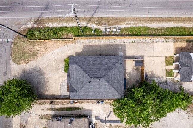 Building Photo - 7617 Carver Ave