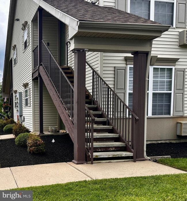 Building Photo - 137 Roosevelt Blvd