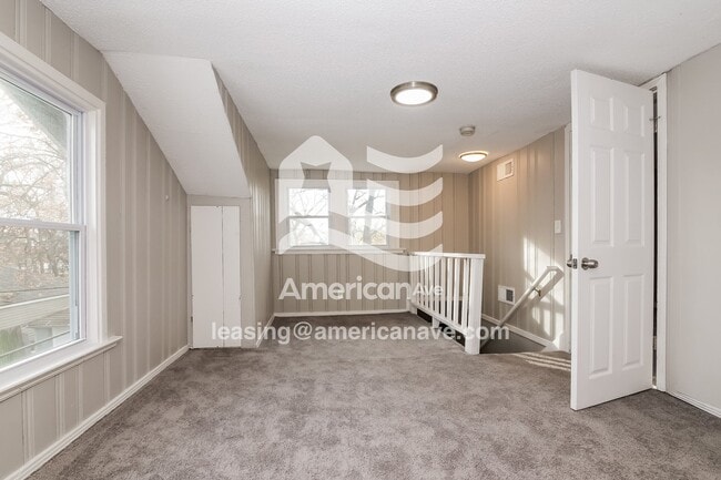 Building Photo - 4715 NE 45th Terrace