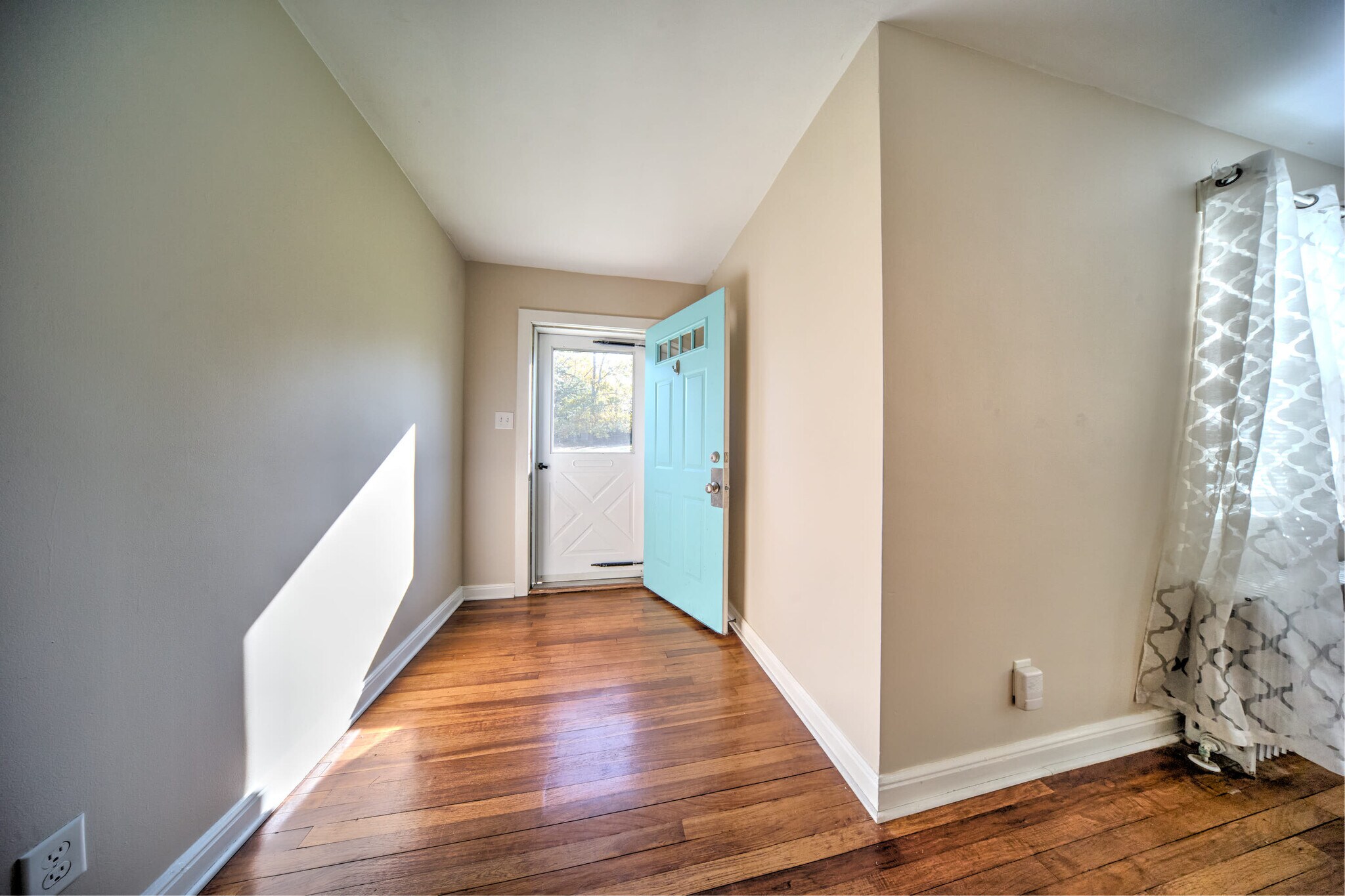 Entrance - 1604 Clearview Rd