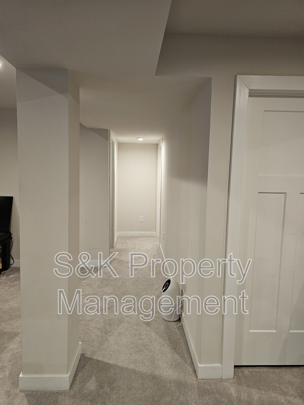 Building Photo - 9541 Viburnum Dr