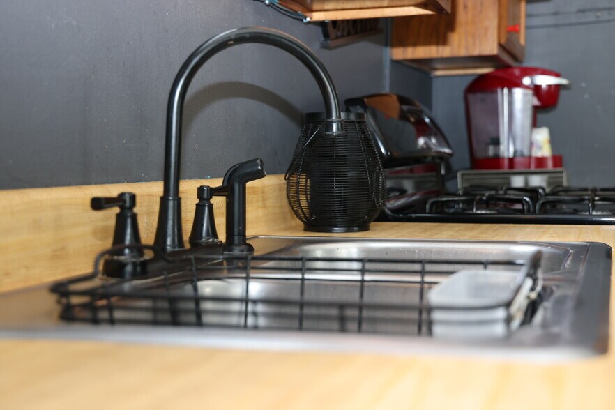 Building Photo - 405 W Drew St