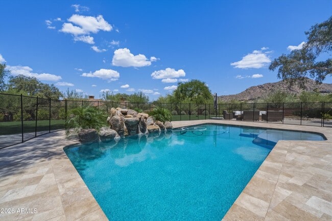 Building Photo - 5136 E Roadrunner Rd