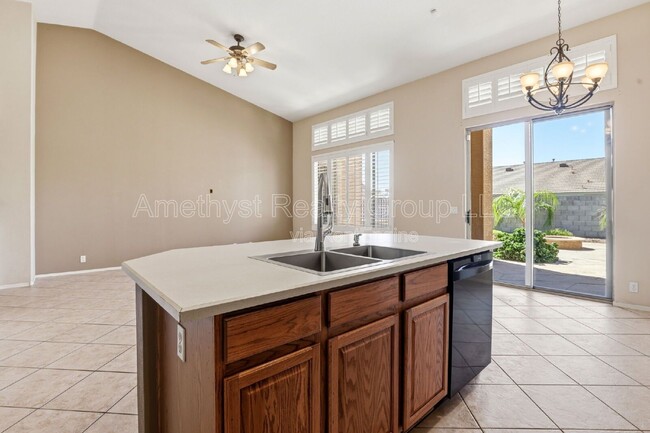 Building Photo - 7017 W Greenbriar Dr