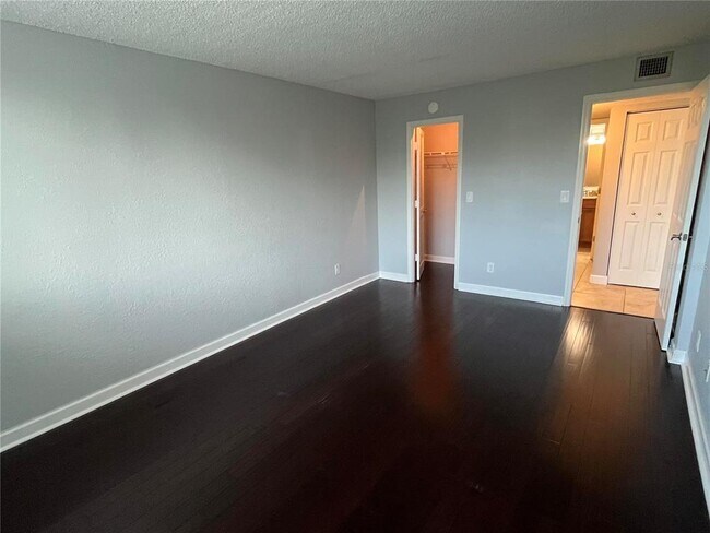 Building Photo - 2700 Coconut Bay Ln