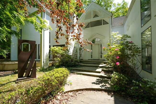Building Photo - 246 Cleft Rd
