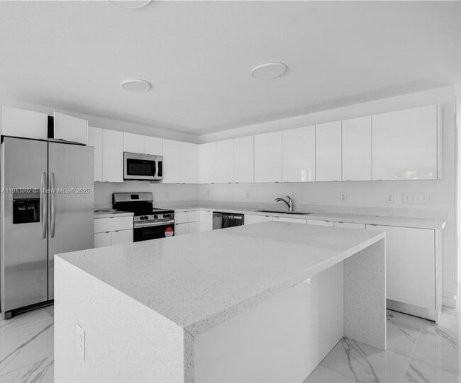 Building Photo - 152 NW 18th St