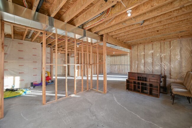 Building Photo - 1722 Oakridge Cir