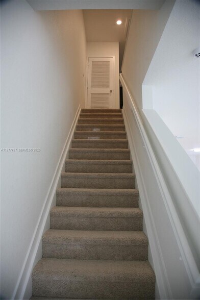 Building Photo - 371 NE 16th St