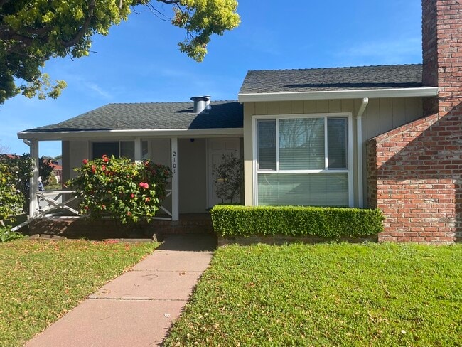 Building Photo - 2101 Trousdale Dr