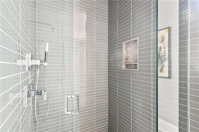 Building Photo - 635 Bonaventure Ave NE