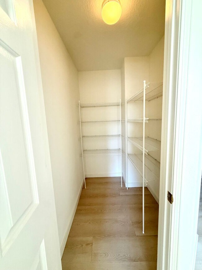 Building Photo - Spacious Home for Rent with Fresh Upgrades...
