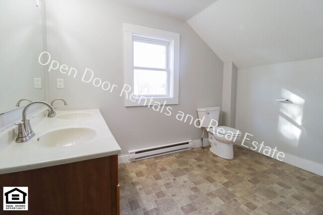 Building Photo - 1905 Hillside Ave