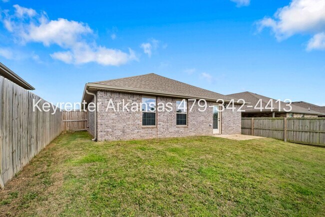 Building Photo - Bentonville living | 4bed 2bath